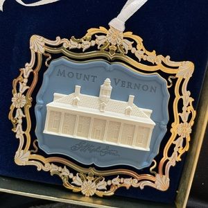 2001 24kt Gold Finish Mount Vernon Commemorative Ornament